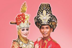 MENYEMPURNAKAN SETENGAH AGAMA: AKULTURASI ISLAM DAN BUDAYA LOKAL dalam Perkawinan Masyarakat Sulawesi Utara dan Gorontalo